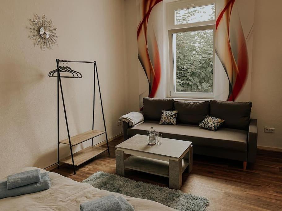 Unser Sonniges Apartment Mit Wlan, Netflix, Xbox Magdeburg Dış mekan fotoğraf